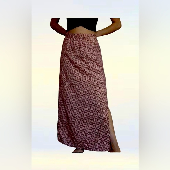Michael Kors Women's Red Grenadine Print

Front Slit Maxi Skirt Size Ext… - Picture 1 of 7